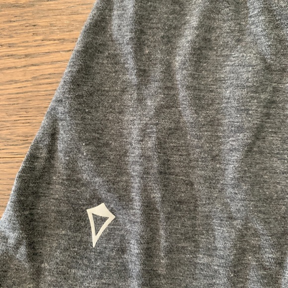 **SOLD**Lululemon Ivivva girls “Quiet Moments Tank” size 10 colour heather grey - Picture 6 of 6